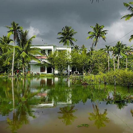 Aqua Green Home Stay Munroe Island エクステリア 写真
