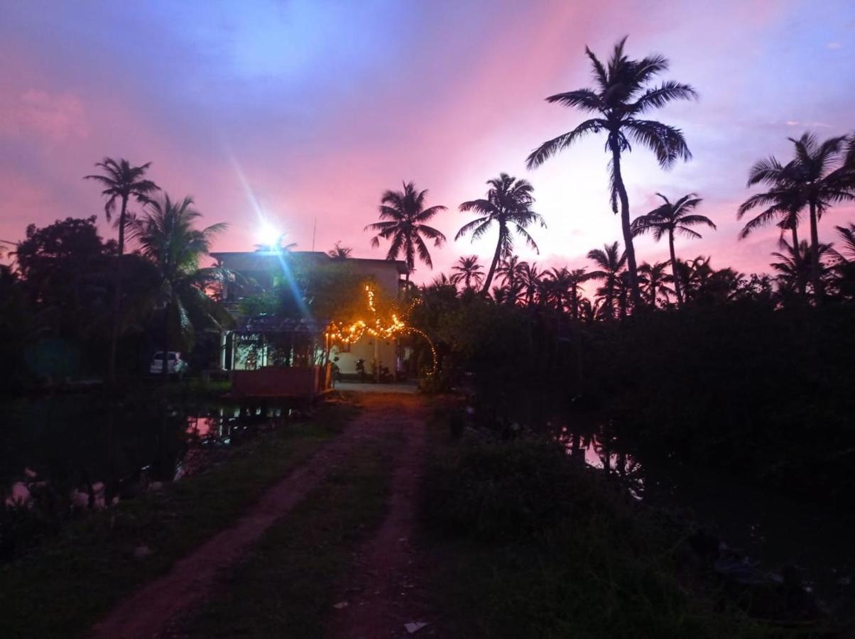 Aqua Green Home Stay Munroe Island エクステリア 写真